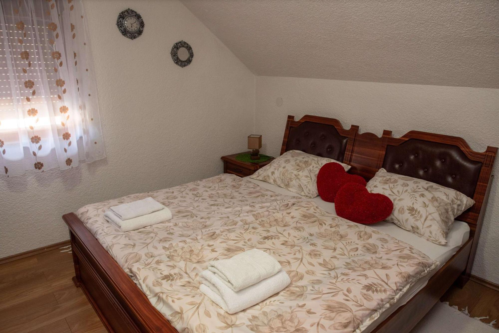 Kuca Za Odmor Boki Villa Gospic Ngoại thất bức ảnh