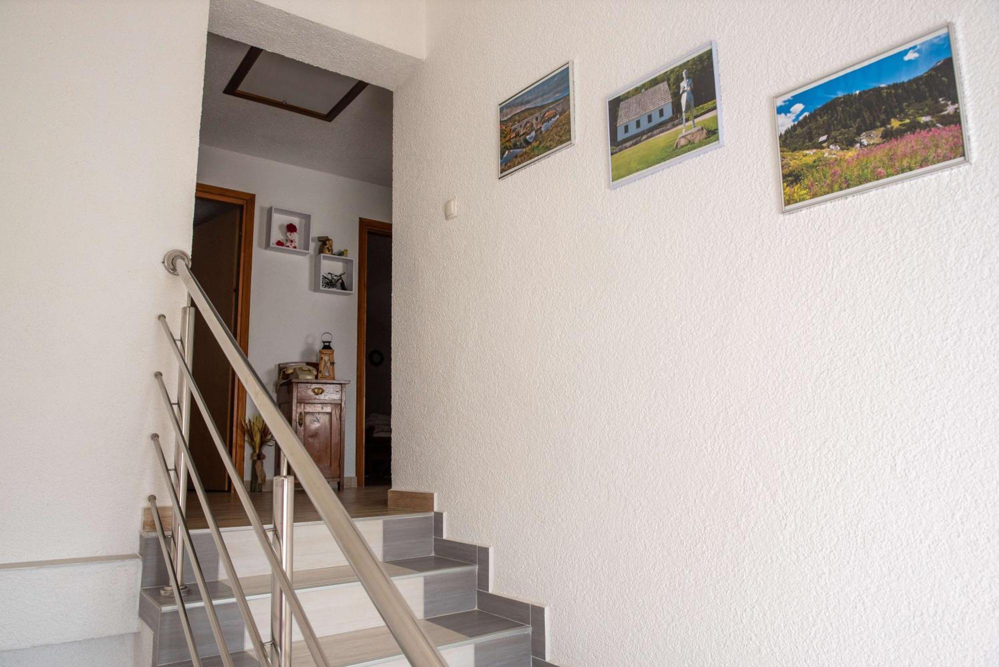 Kuca Za Odmor Boki Villa Gospic Ngoại thất bức ảnh